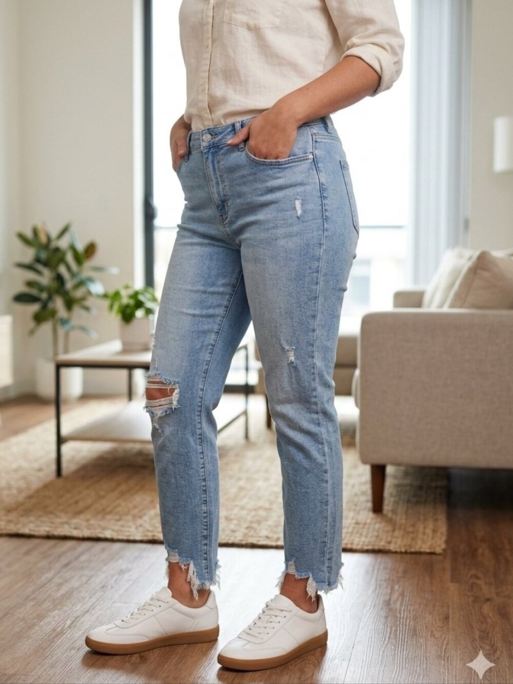 Judy Blue Light Blue Ankle Crop Distressed Jeans